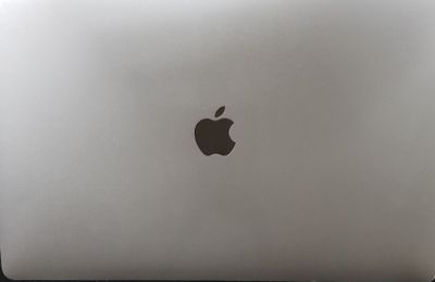 Macbook Pro 15.4 inch 2018 i7 4GB-videocard 16GB-OZU