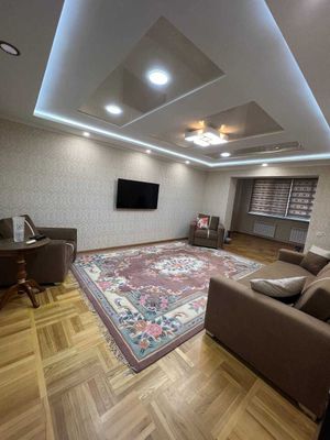 Large 2 bdrm near the Metro | Maksim Gorky/BIY