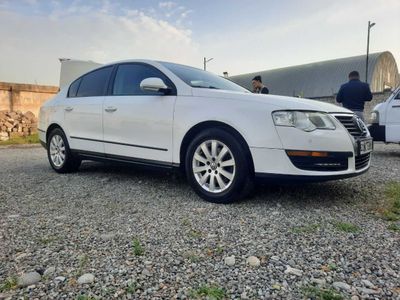 Volkswagen Passat B6 2006 года выпуска, в хорошем состоянии, бензин.