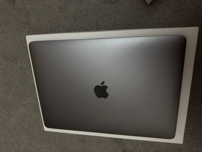 MacBook Pro 13” M2 – 8GB/512GB идеальное состояние