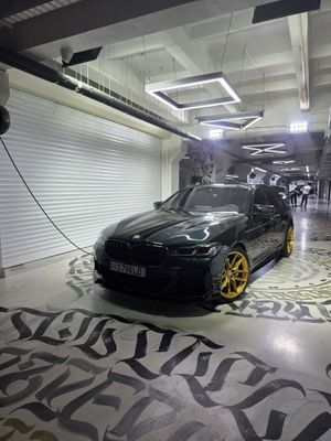 Продаю своя машину бмв г30 530i