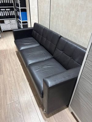 Кожаный диван состояние очень хорошее