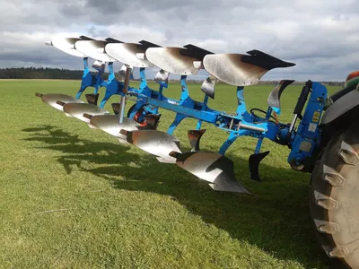 Lemken Europal 7 Claas Arion, Case Puma Belarus tortadi