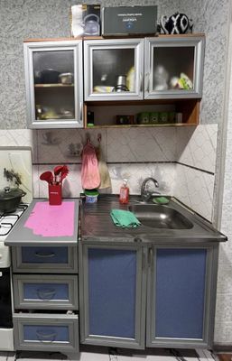 Oshxona mebel sotiladi. Rakovinasi bilan. Holati yaxshi