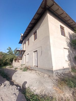 Qurib bitkazilmagan uchastka sotiladi