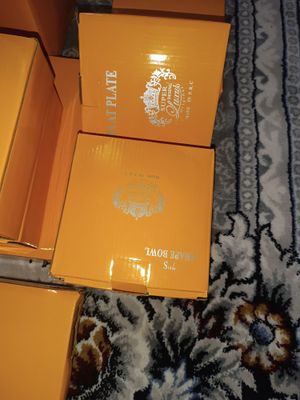 12 kishilik nabor idishlar sotiladi yangi hali karobkasi bilan