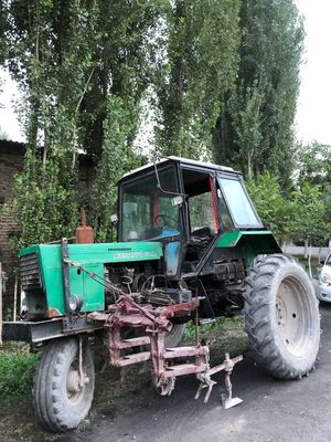 Traktor xolari zur