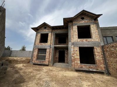 Уч кахрамон участок 5 соток 8 комнат (от поста 1 км)