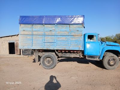Zil sotiladi narxini kelishamiz