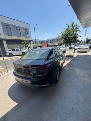 EQ-M5 HOONGQI Avto Mashinasi sotiladi