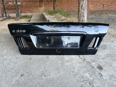 Продается б/у крышка багажника от w210