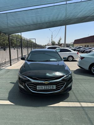 2018 malibu sotiladi rangi qora kirasksi toza murojat uchun telfon