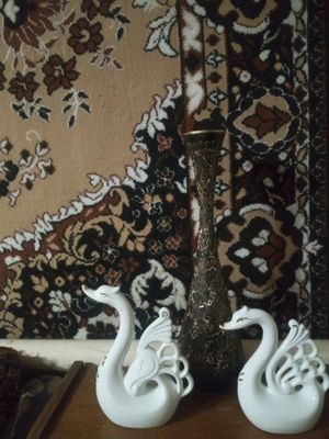 Фарфоровые лебеди.