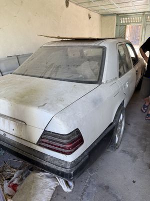 Продам на запчасти мерседес e200