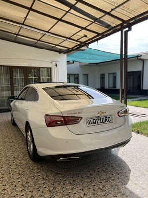 Malibu 2.4 Atmasferniy sotiladi