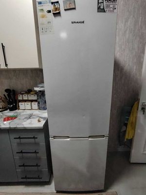 Холодильник Snaige 233L