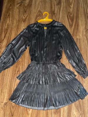 Продам платье очень красивое из легкой кожи