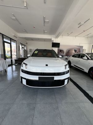 Lynk&co 900 hybrid