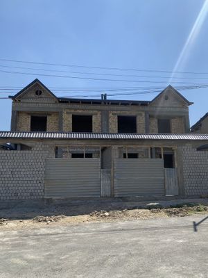 Хасанбойда 1.6 сотихли 2 та ёнма ён каробкв сотилади ўзимизики