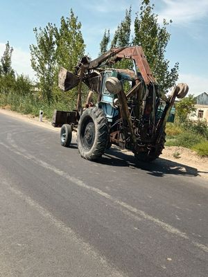T 28 traktor kran sotiladi
