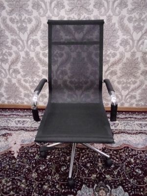 Срочно продам офисное кресло