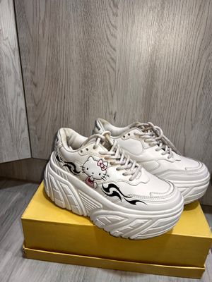 Кроссовки Hello Kitty (Bershka)