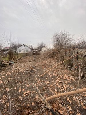 Зудлик билан 3-Соток Йер сотилади Сурум ( Разезда) йолни йузида арзон