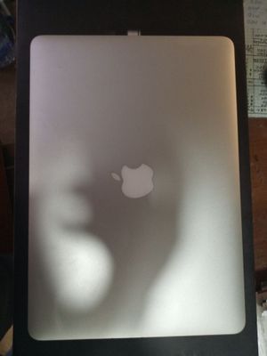 MacBook air 128Gb xotira karobka dakiment