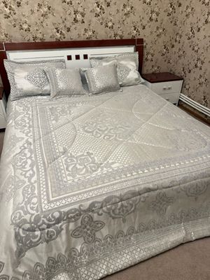 Красивое покрывало с камушками из Дубая