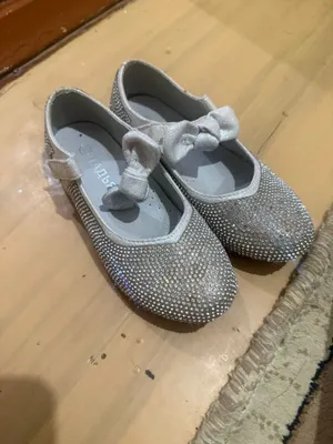 красивый белый туфли