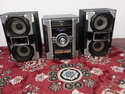 Muzikalni sentir Sony sotiladi
