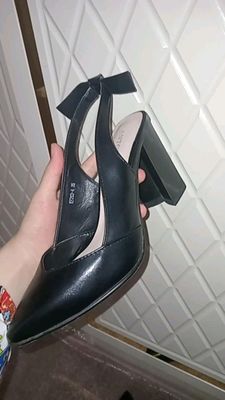 каблук/туфли размером: 36-37. Цена:250000