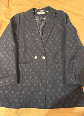 Kostyum  Louis Vuitton 2marta kiyilgan