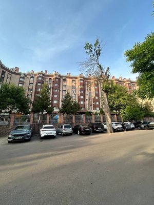 2/8/9 Алайский базар! цветочные ряды элитная новостройка