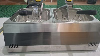 Tostr,fritoz,mikrovalnovka,gamburg aparat (2 dona)
