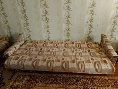 Продаю диван,2кресла и кухонный стол