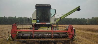 Claas daminator130 sotiladi