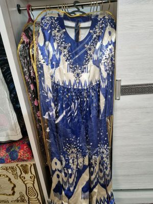 Атласное платье