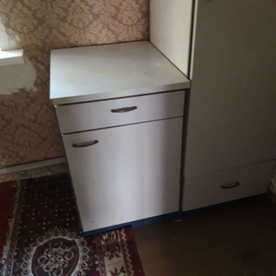 тумба для кухни.300000 торг уместен