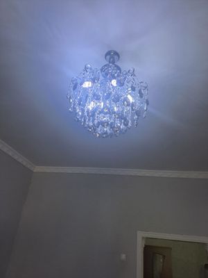 Продаётся люстра