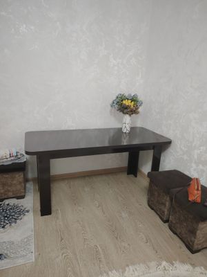 Stol taburetka sotiladi