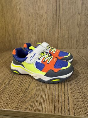 Продам оригинальные кроссовки Clarks