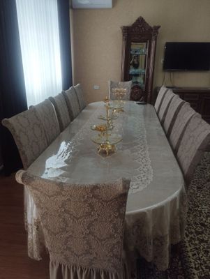 Срочно продам комплект стол и 12 шт стулья