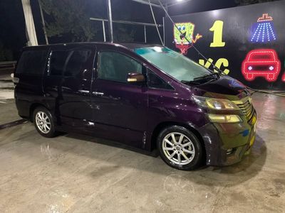 Tayota alphard 2010