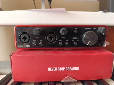 Focusrite 2i2 3rd gen sotiladi
