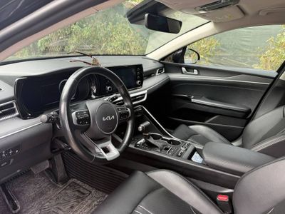 Kia K5 чорний пантера