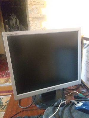 Sotiladi LCD monitor