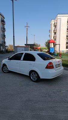 Nexia 3 avtomat sotiladi