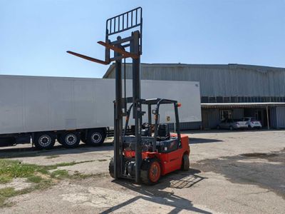 Вилочный погрузчик марки - LONKING (модель FD30T)