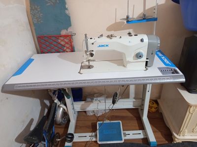 Продам швейную машинку